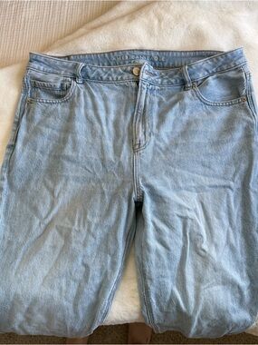 American Eagle Outfitters Light Blue High-Rise Women’s Jeans